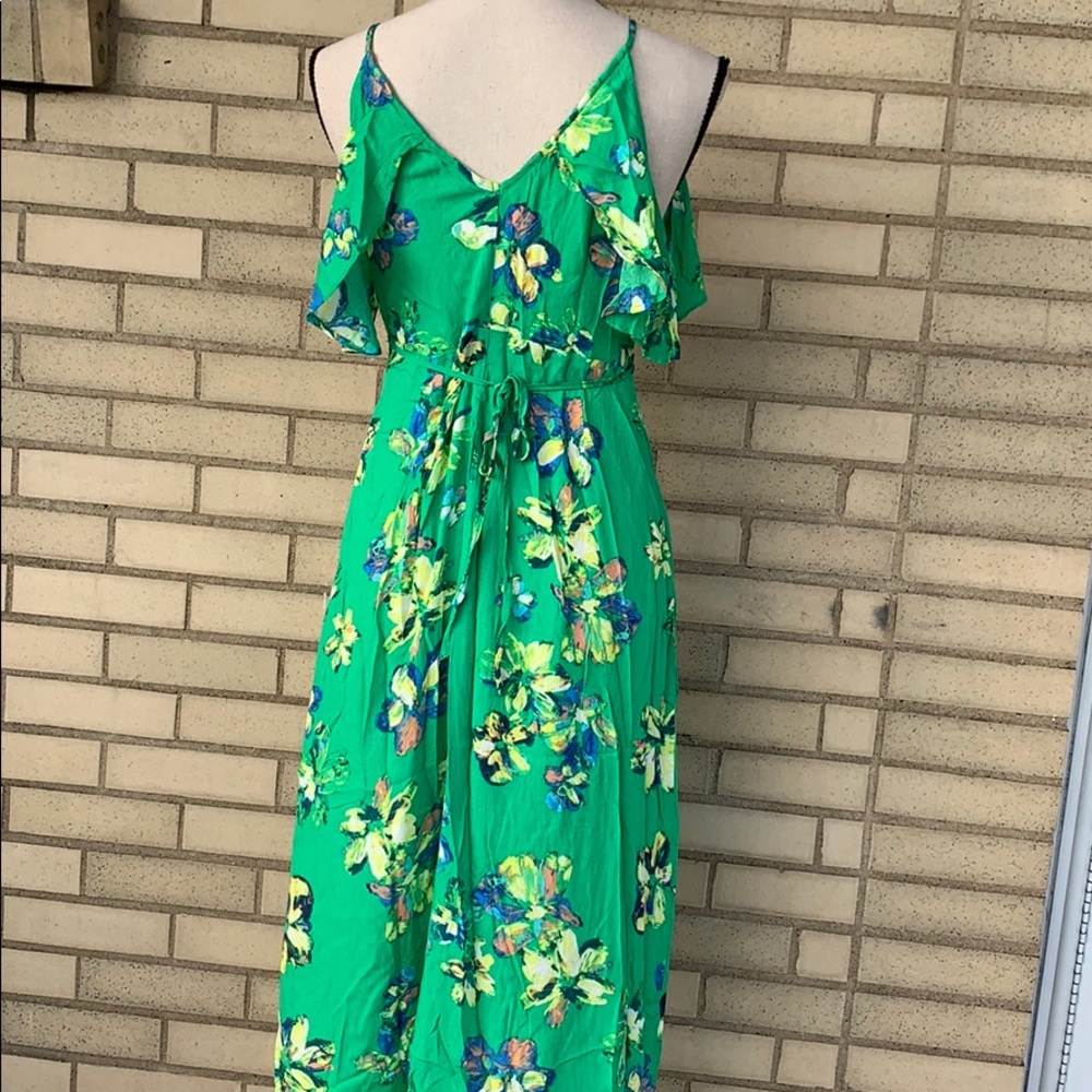 ❌DONATED❌Green Floral Cold Shoulder Wrap V-neck Midi Dress - Picture 6 of 12